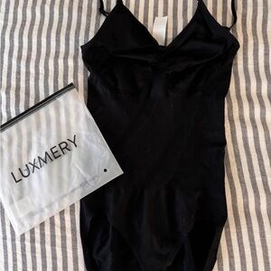 Luxmery Size M/L Black Sculpting Shaping Bodysuit - Women's Seamless Shapewear